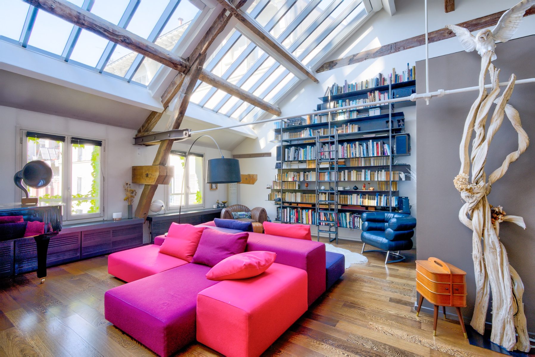 Appartement avec bibliothèque sous verrière